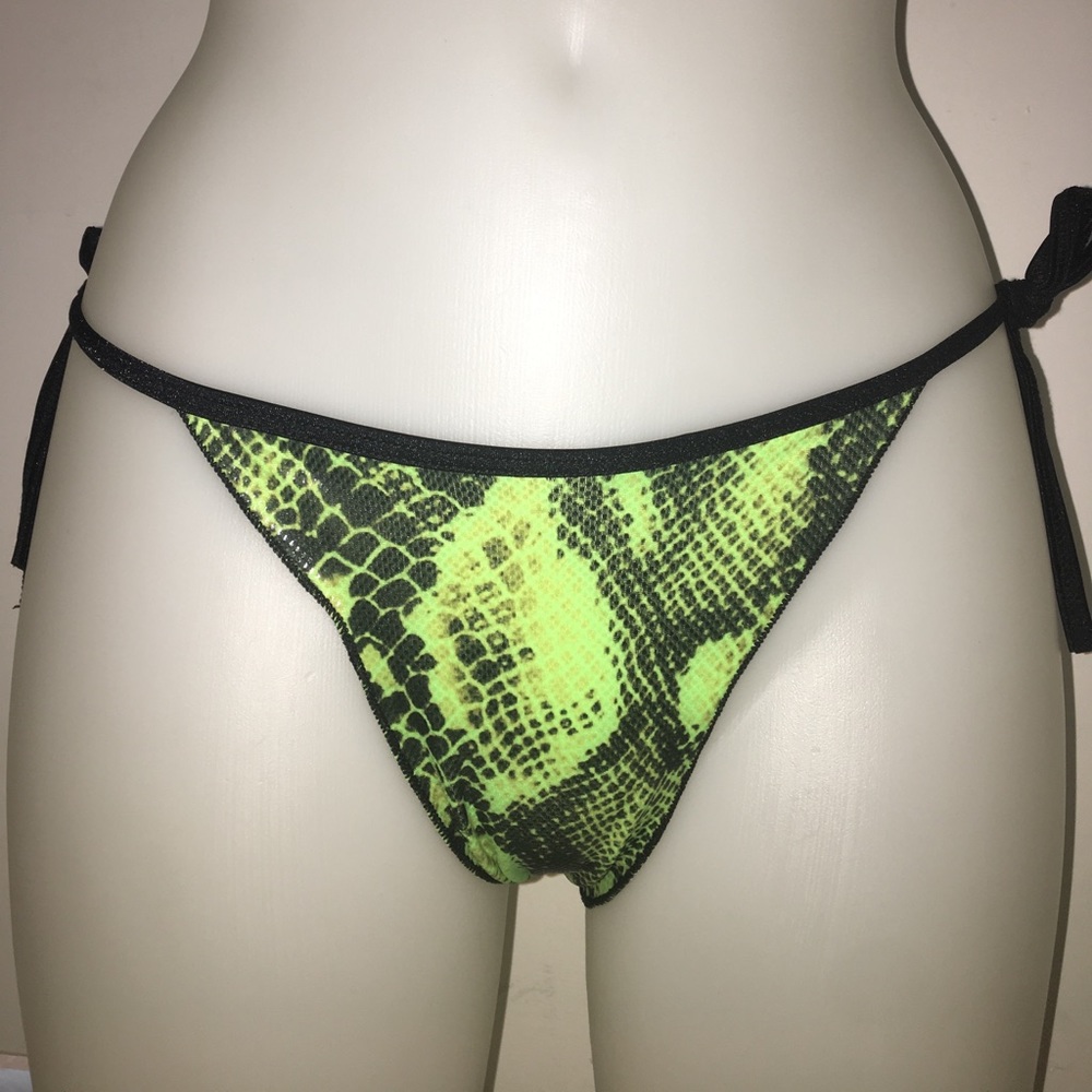 Bikini - Picture 4 of 6